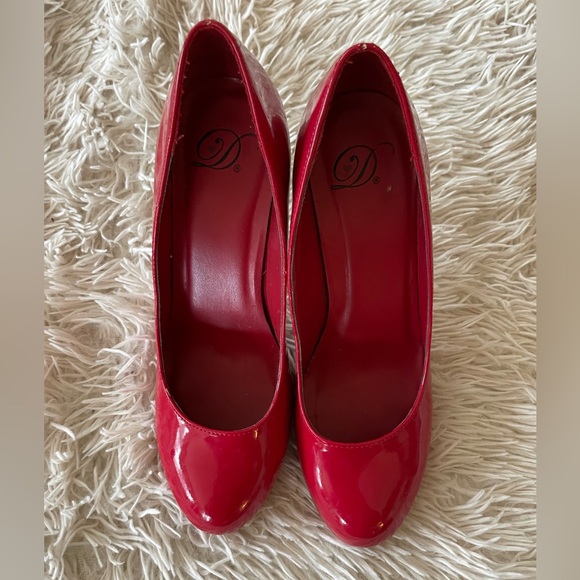 Red Patent pumps by Delicious size 8 - Picture 2 of 7
